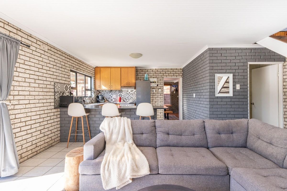 Versatile Family Home with Lagoon Views and Separate Studio in Langebaan - Photo 4