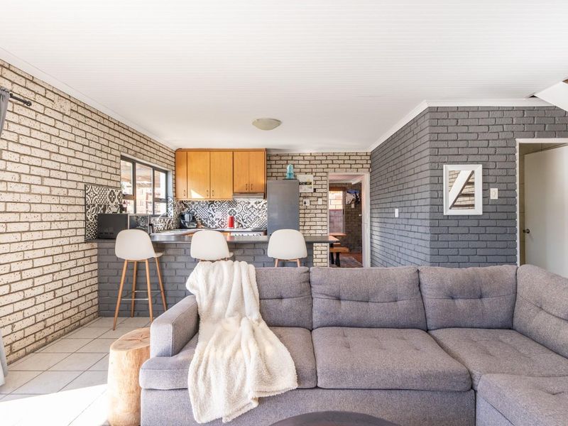 Versatile Family Home with Lagoon Views and Separate Studio in Langebaan - Photo 4