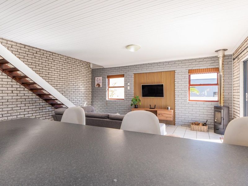 Versatile Family Home with Lagoon Views and Separate Studio in Langebaan - Photo 10