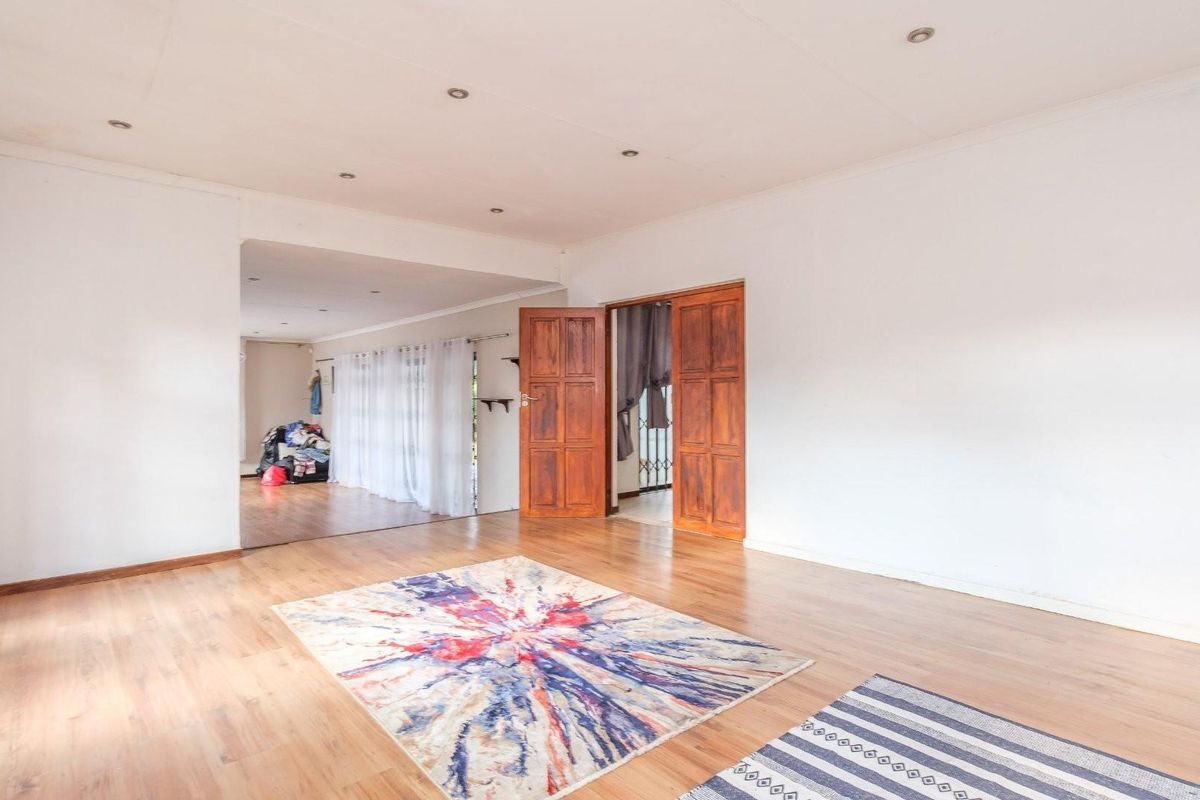 4 BEDROOM FAMILY HOME with EXCELLENT POTENTIAL - Photo 4