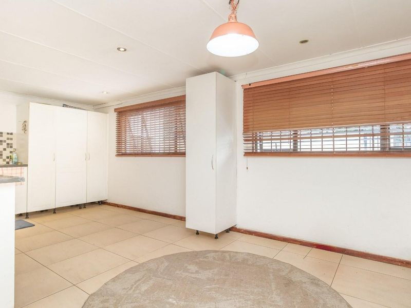 4 BEDROOM FAMILY HOME with EXCELLENT POTENTIAL - Photo 10