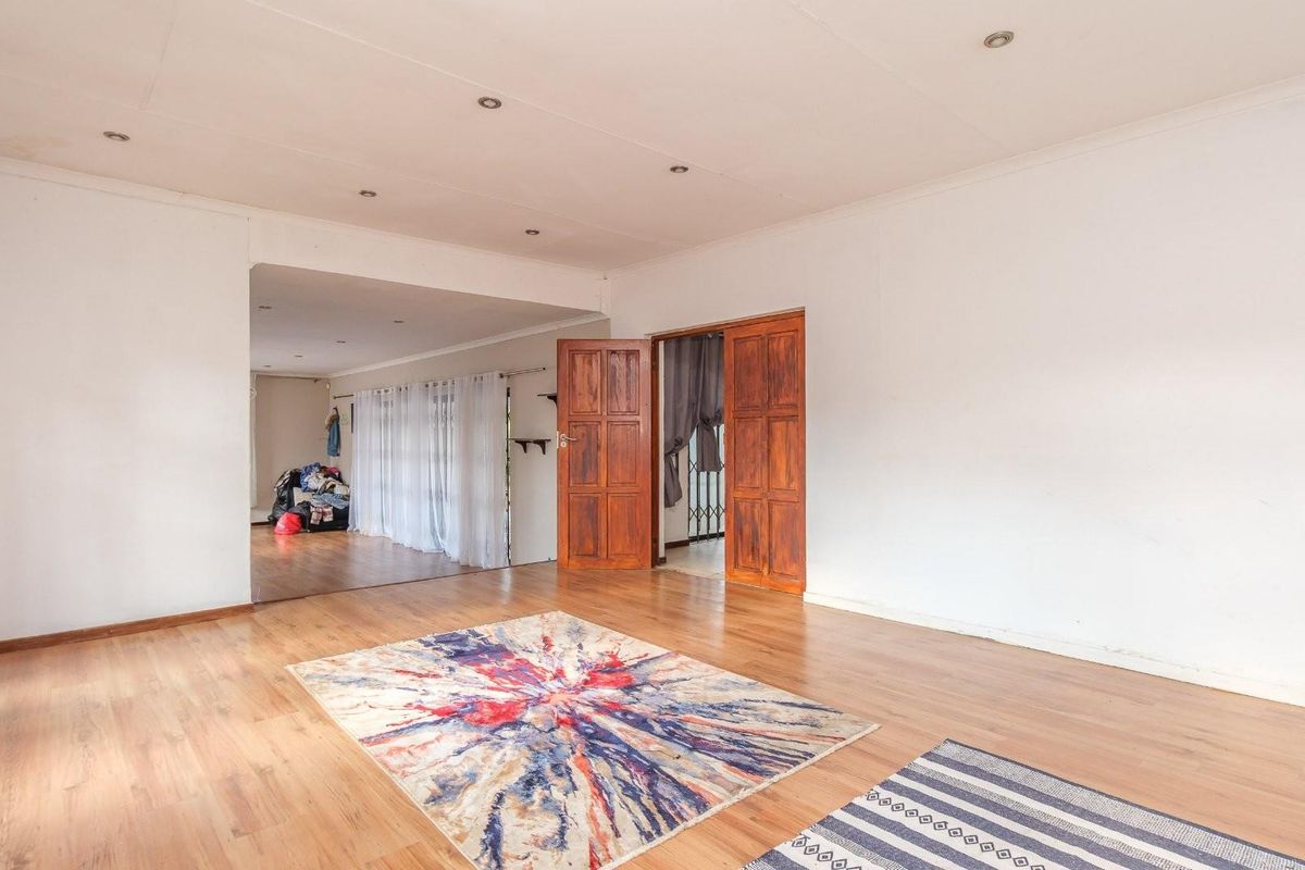 4 BEDROOM FAMILY HOME with EXCELLENT POTENTIAL - Photo 5