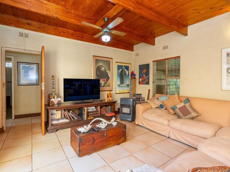 Three-bedroom renovators dream in prime location. - Photo 1