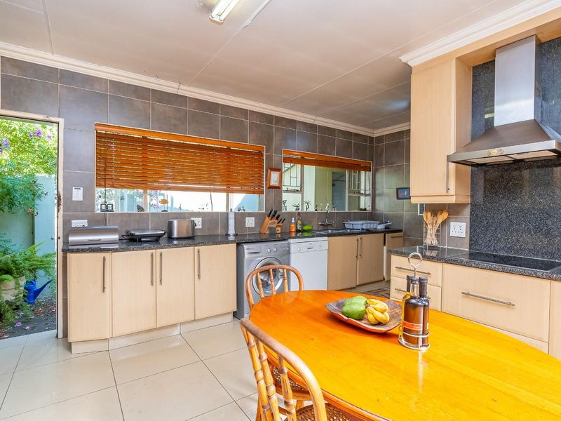 Three-bedroom renovators dream in prime location. - Photo 5