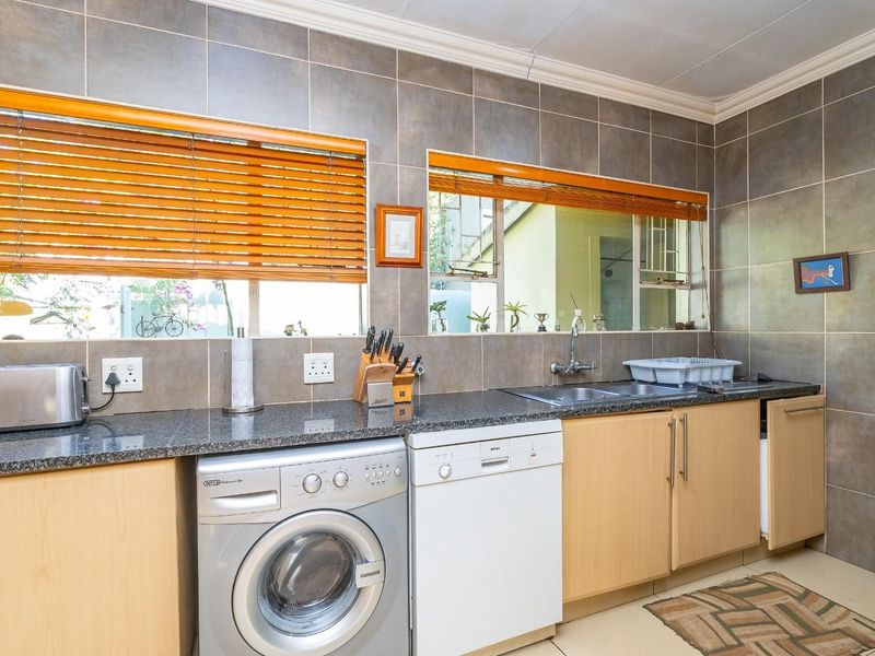 Three-bedroom renovators dream in prime location. - Photo 7