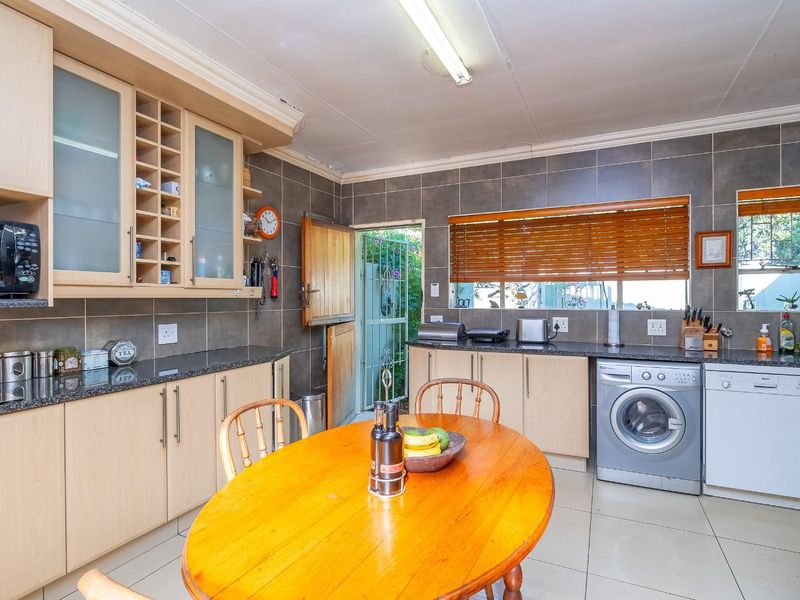 Three-bedroom renovators dream in prime location. - Photo 6