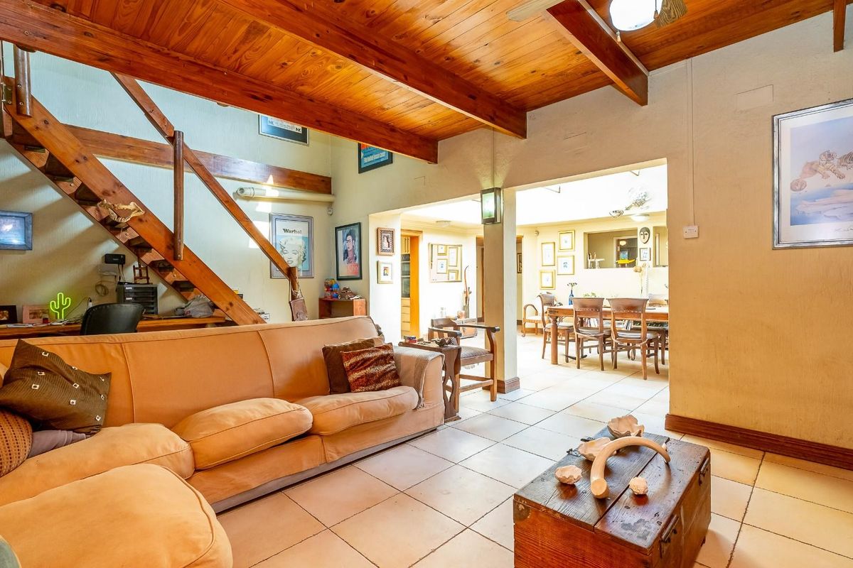 Three-bedroom renovators dream in prime location. - Photo 3
