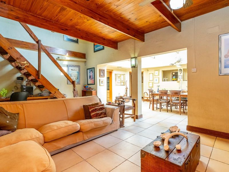 Three-bedroom renovators dream in prime location. - Photo 3