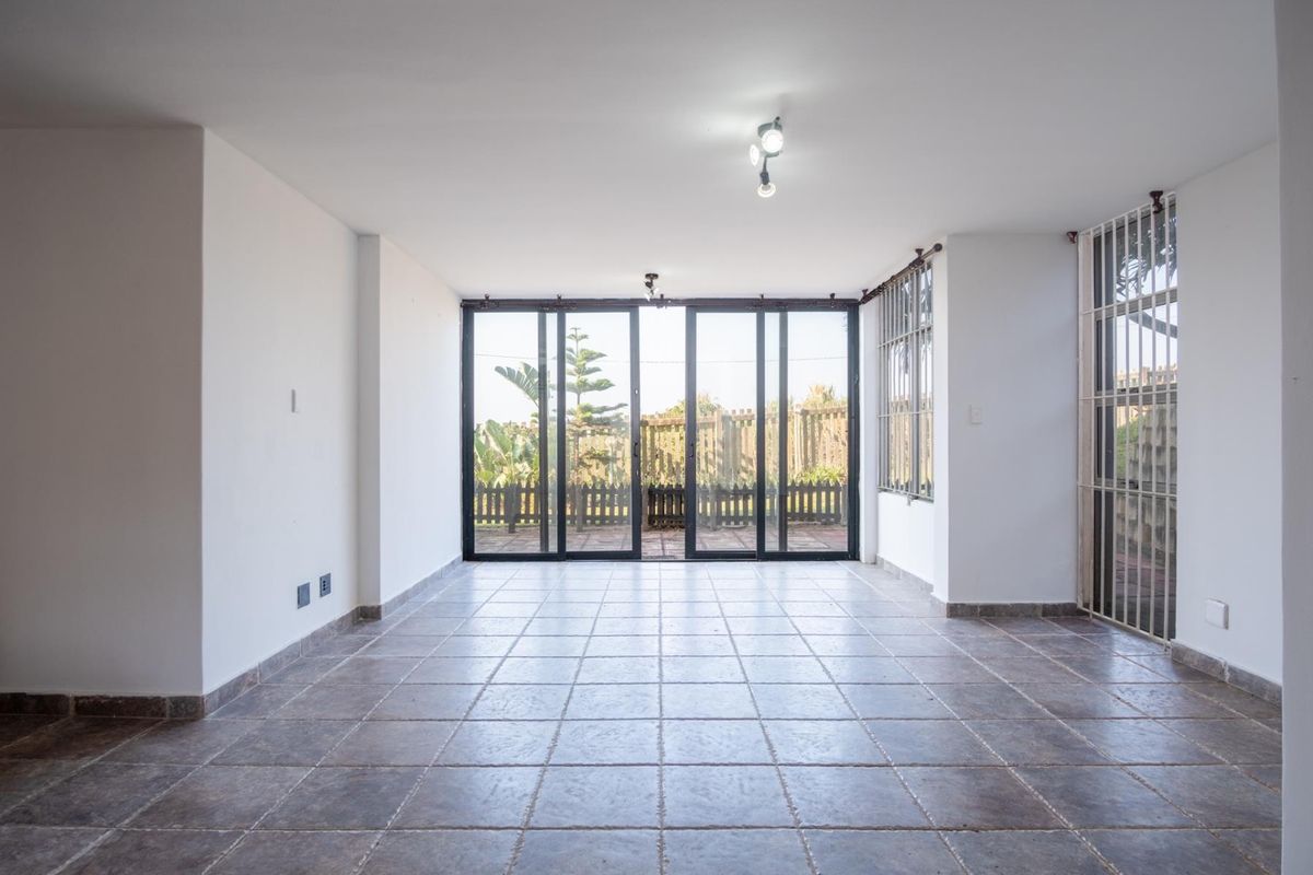 Spacious Ground Floor Beachfront Living in Malaba Hills, La Mercy - Photo 2