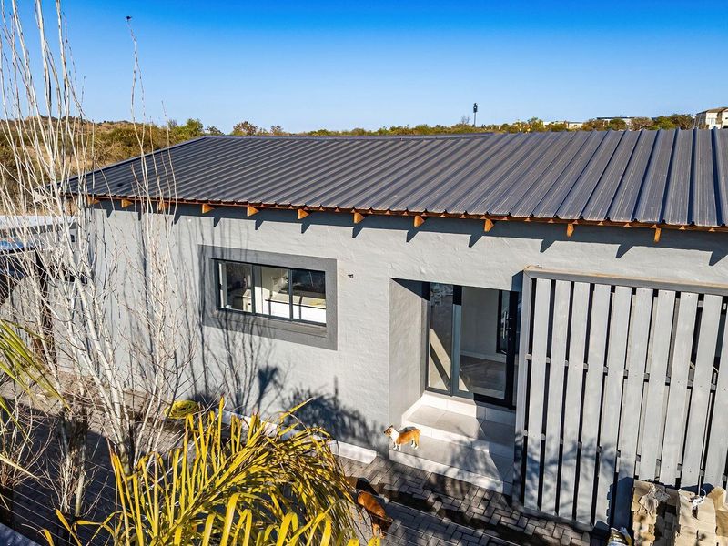 Newly built Stylish 3 Bedroom Home in Bendor! - Photo 1