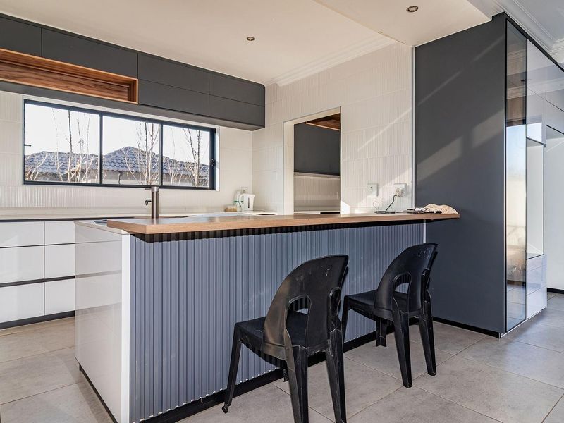 Newly built Stylish 3 Bedroom Home in Bendor! - Photo 10