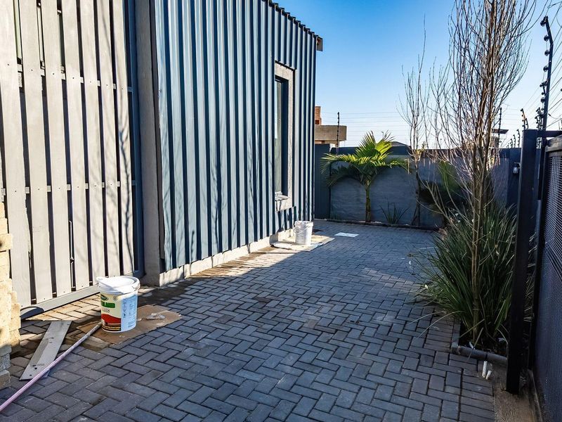 Newly built Stylish 3 Bedroom Home in Bendor! - Photo 6