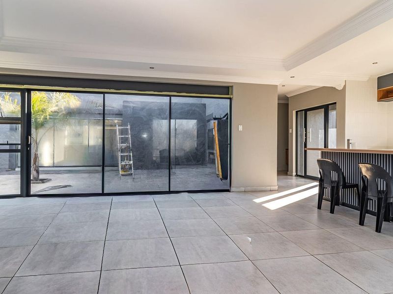 Newly built Stylish 3 Bedroom Home in Bendor! - Photo 8
