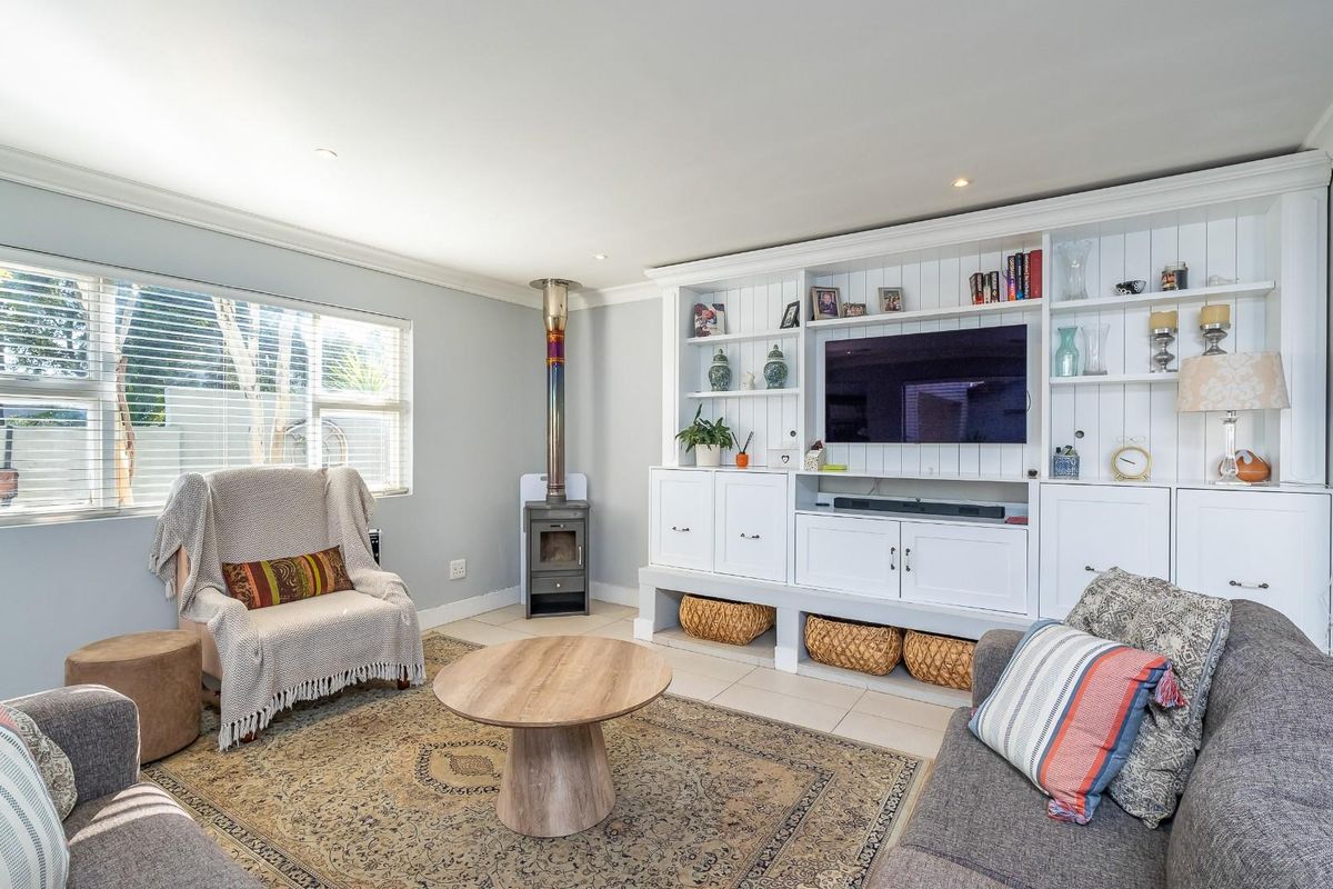 Elegant Family Living In a Sough After Estate - Photo 3