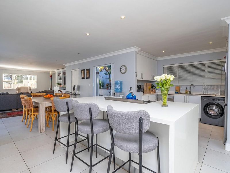 Elegant Family Living In a Sough After Estate - Photo 9