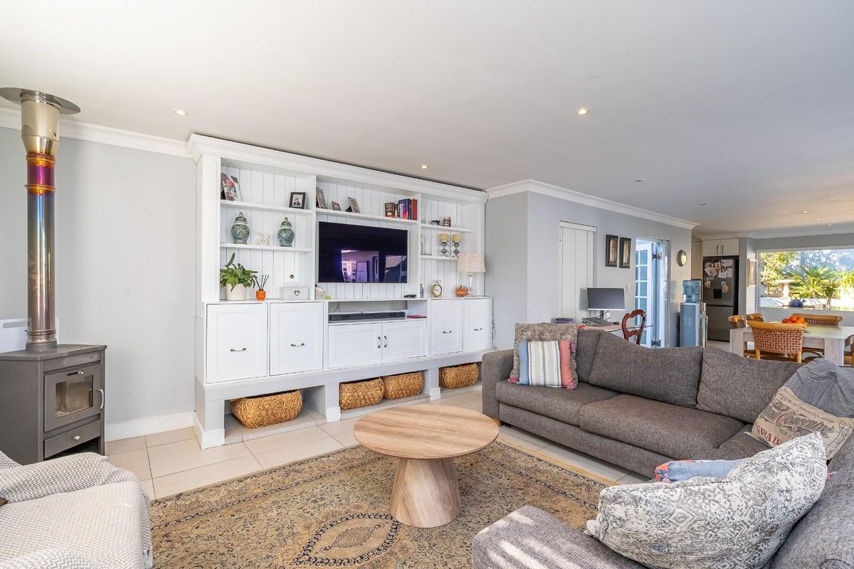 Elegant Family Living In a Sough After Estate - Photo 2