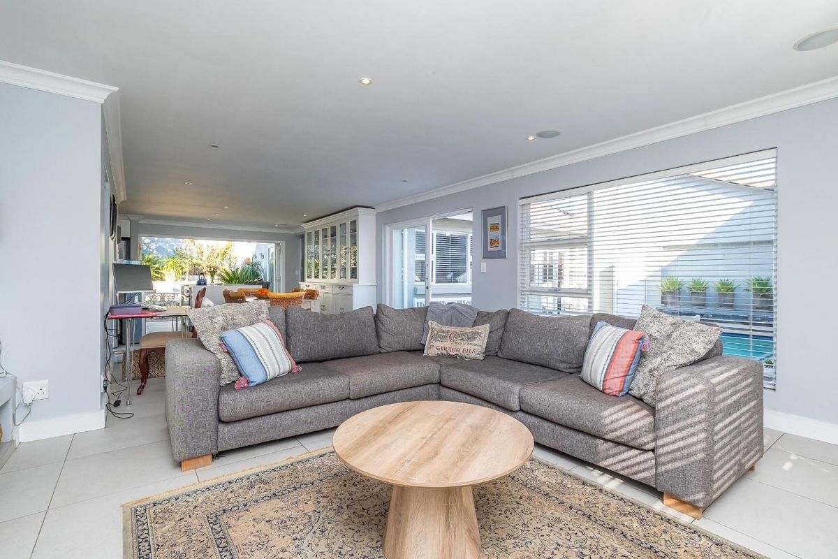 Elegant Family Living In a Sough After Estate - Photo 4