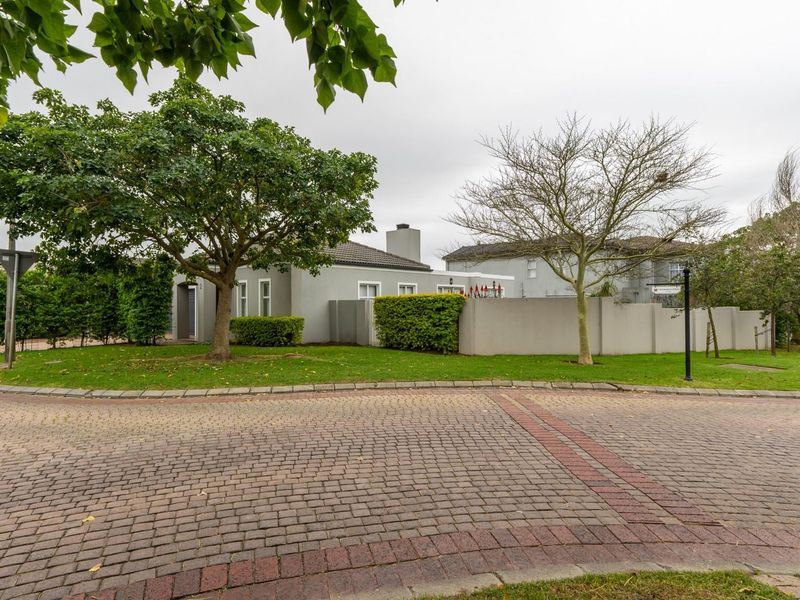 Spacious single level living on a prime corner plot in popular Avalon Estate - Photo 1