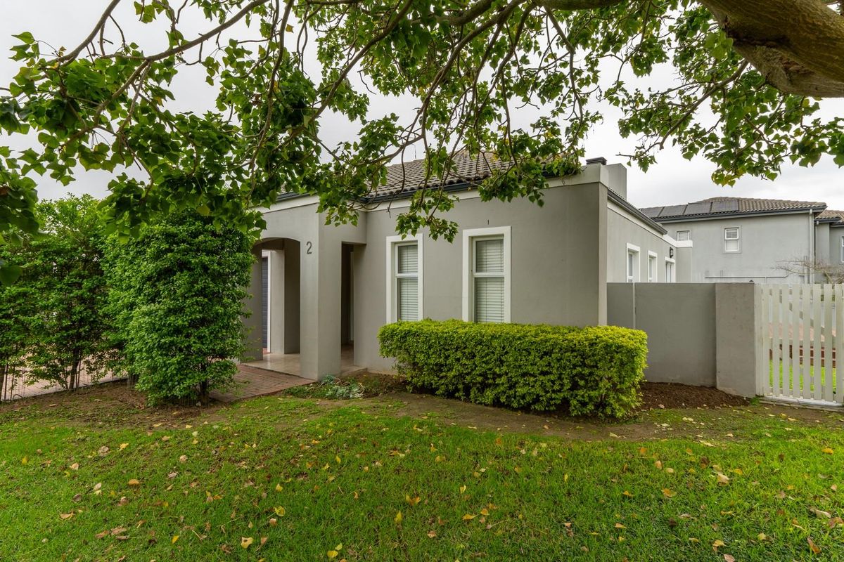 Spacious single level living on a prime corner plot in popular Avalon Estate - Photo 4