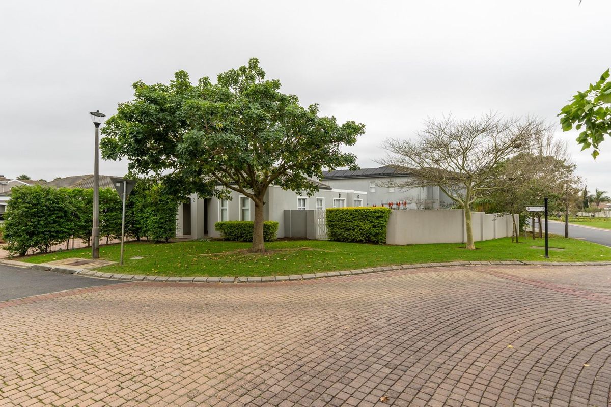 Spacious single level living on a prime corner plot in popular Avalon Estate - Photo 2