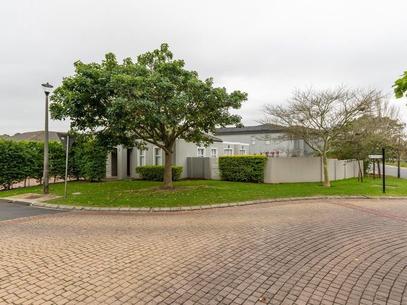 Spacious single level living on a prime corner plot in popular Avalon Estate - Photo 2