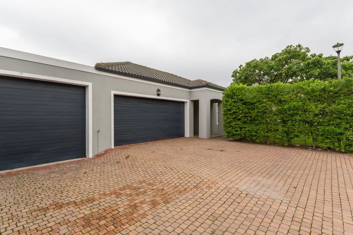 Spacious single level living on a prime corner plot in popular Avalon Estate - Photo 5