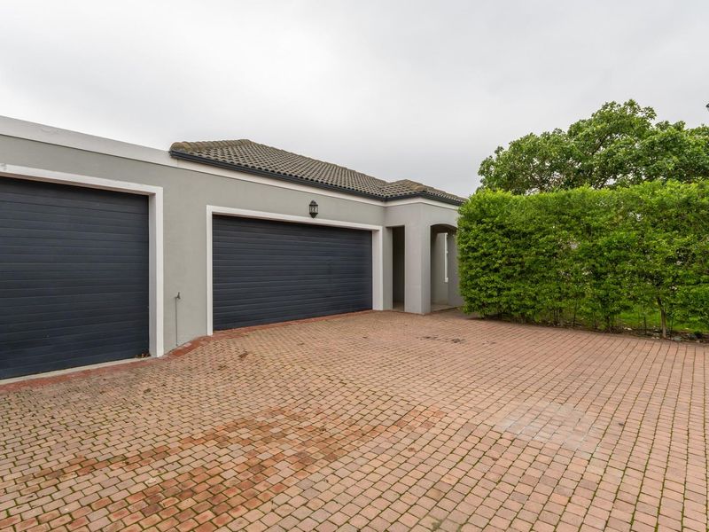 Spacious single level living on a prime corner plot in popular Avalon Estate - Photo 5
