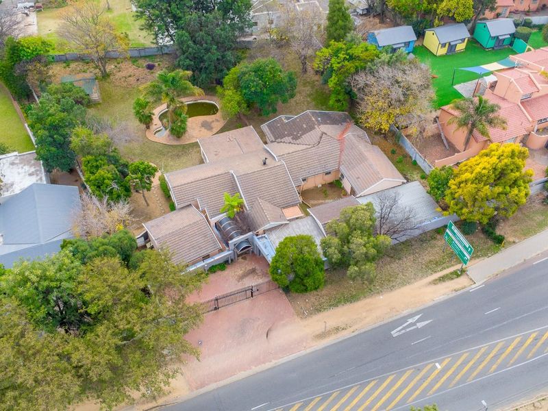 Prime Fourways Opportunity on ±2,500 m2 with Extensive Improvements - Photo 6