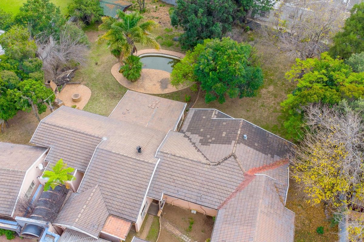 Prime Fourways Opportunity on ±2,500 m2 with Extensive Improvements - Photo 3