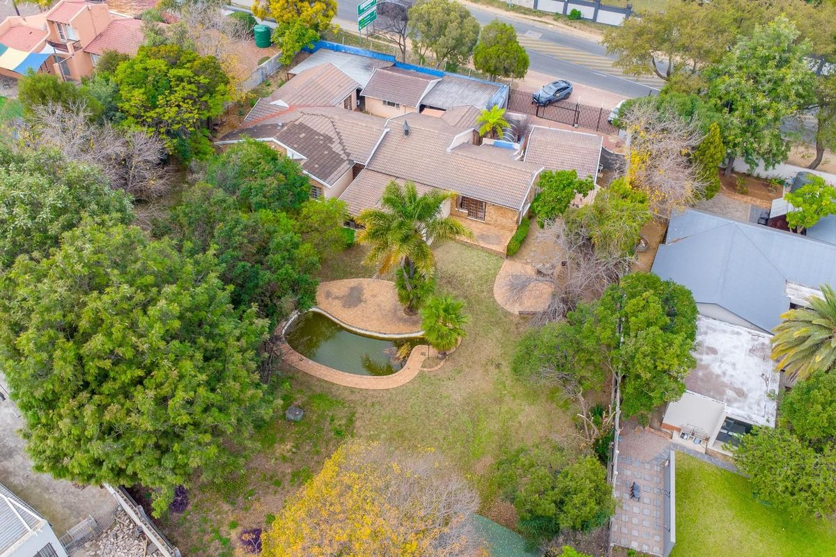 Prime Fourways Opportunity on ±2,500 m2 with Extensive Improvements - Photo 5