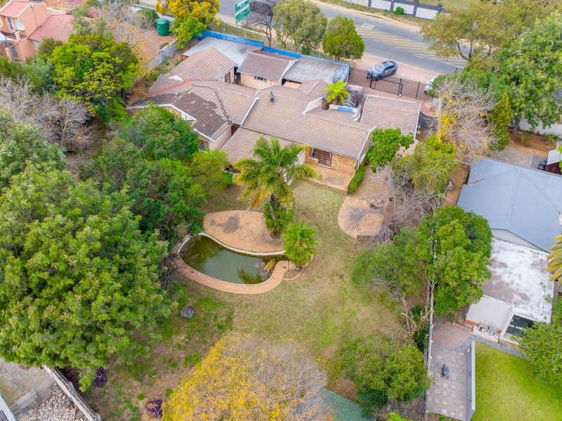 Prime Fourways Opportunity on ±2,500 m2 with Extensive Improvements - Photo 5