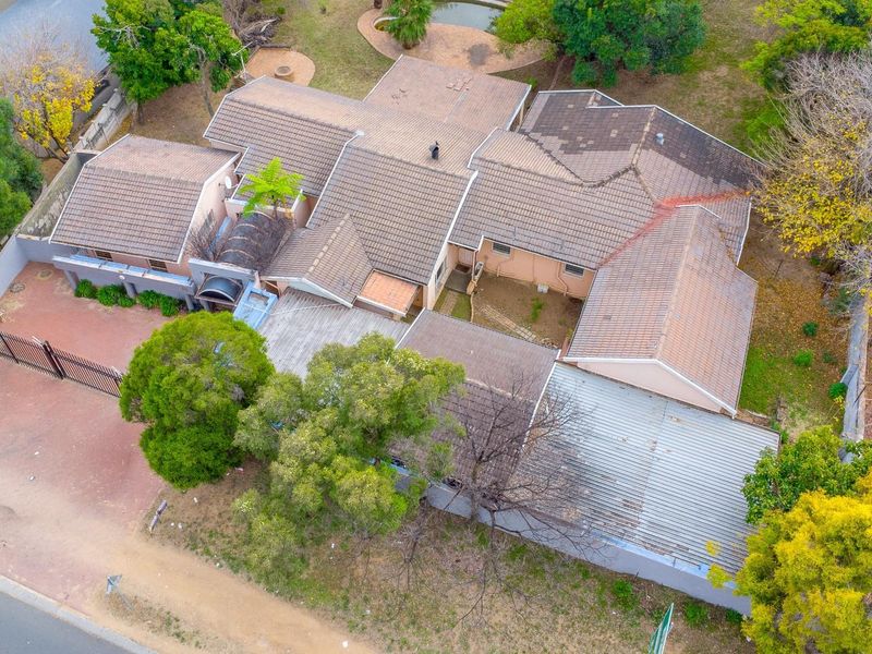 Prime Fourways Opportunity on ±2,500 m2 with Extensive Improvements - Photo 4