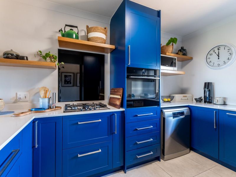 FULLY RENOVATED | MODERN | MOVE-IN READY| FIRST FLOOR APARTMENT - Photo 3