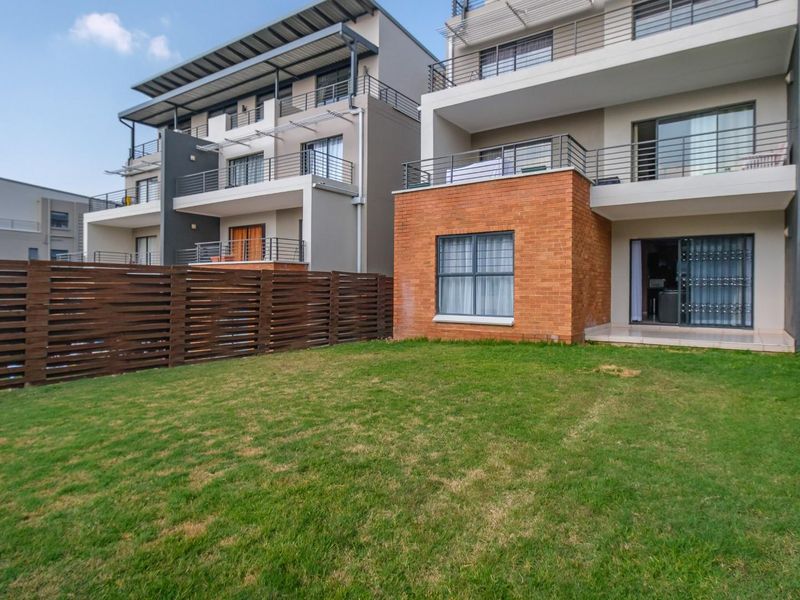 Pristine 3 Bed Apartment with Large Garden - Photo 1