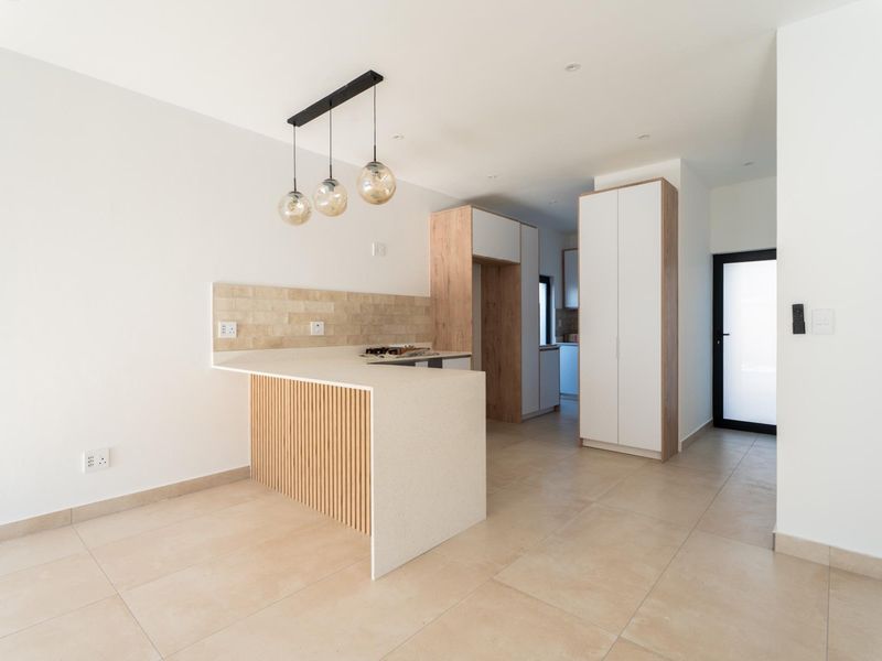 Luxury living in the safe and secure Optenhorst Village in Central Paarl. - Photo 10