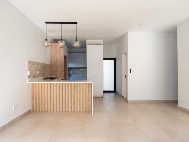 Luxury living in the safe and secure Optenhorst Village in Central Paarl. - Photo 7