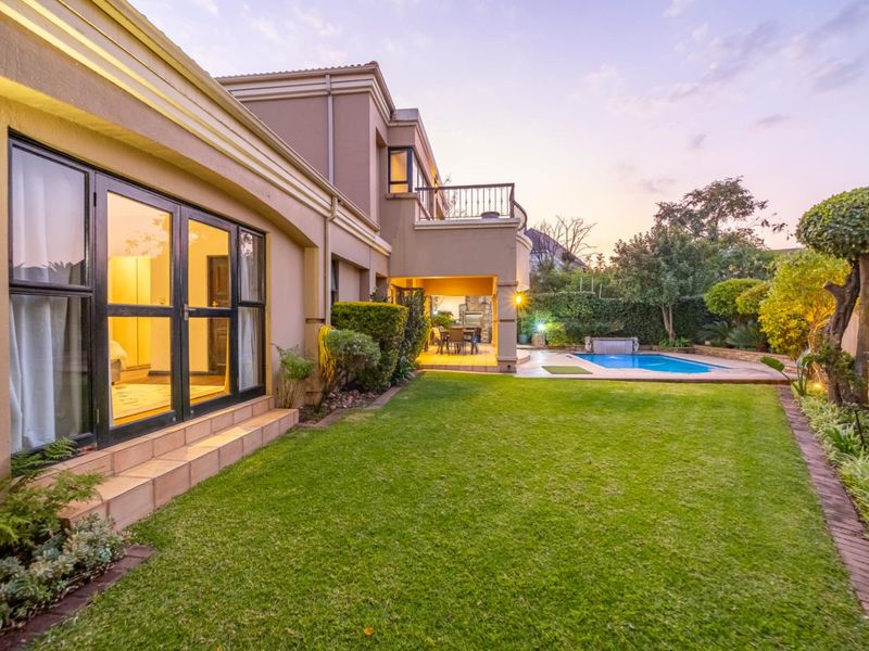Largest Stand in the Estate | Private Family Living | Walk to Crawford - Photo 3