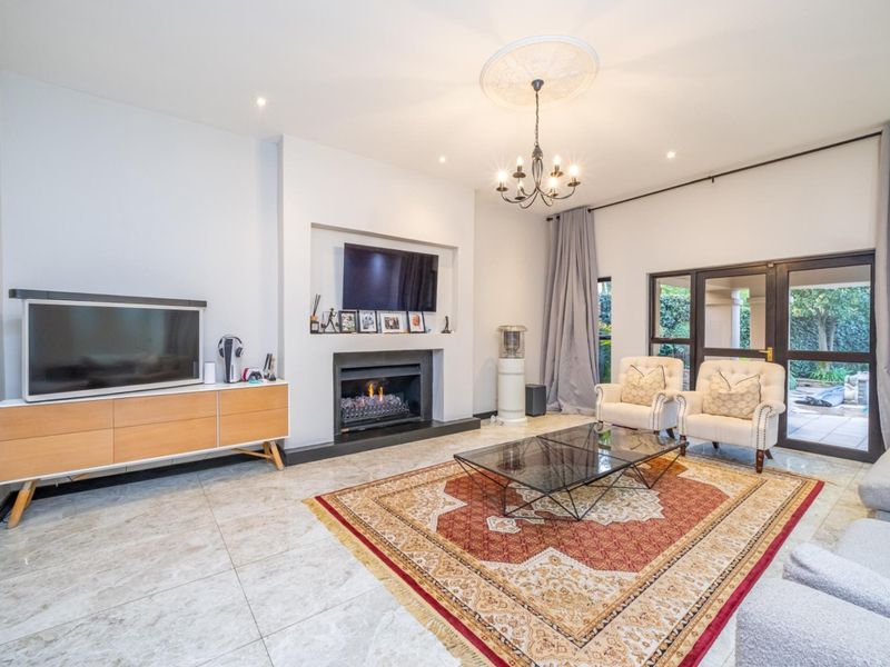 Largest Stand in the Estate | Private Family Living | Walk to Crawford - Photo 2