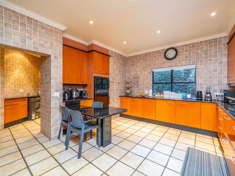 Largest Stand in the Estate | Private Family Living | Walk to Crawford - Photo 8