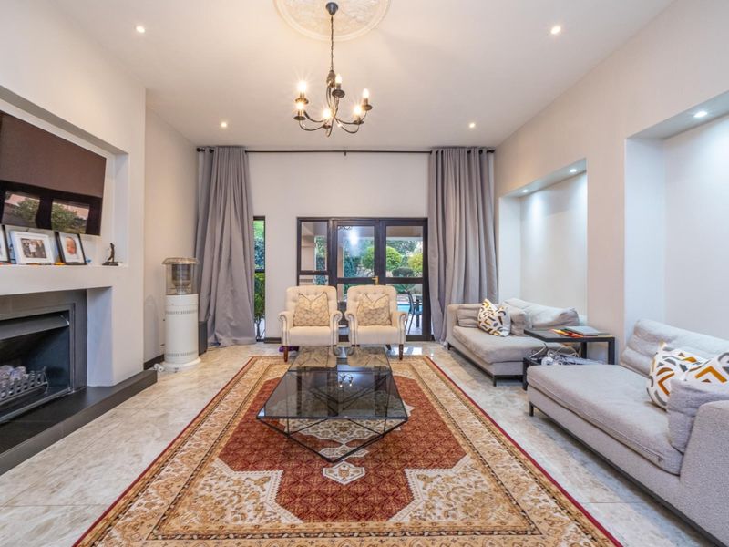 Largest Stand in the Estate | Private Family Living | Walk to Crawford - Photo 7