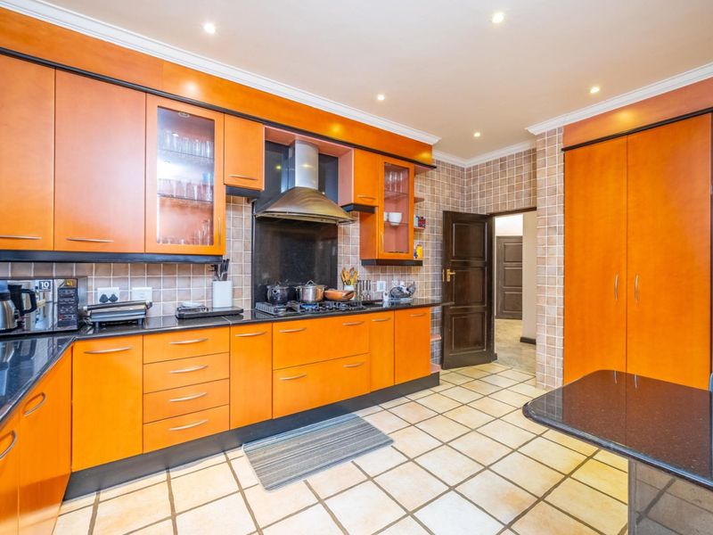 Largest Stand in the Estate | Private Family Living | Walk to Crawford - Photo 10