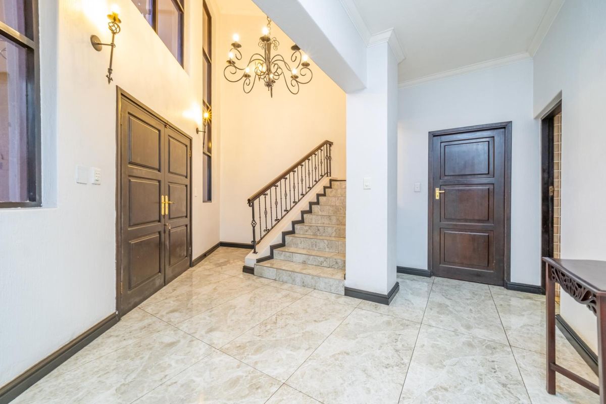 Largest Stand in the Estate | Private Family Living | Walk to Crawford - Photo 4