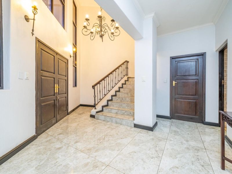 Largest Stand in the Estate | Private Family Living | Walk to Crawford - Photo 4