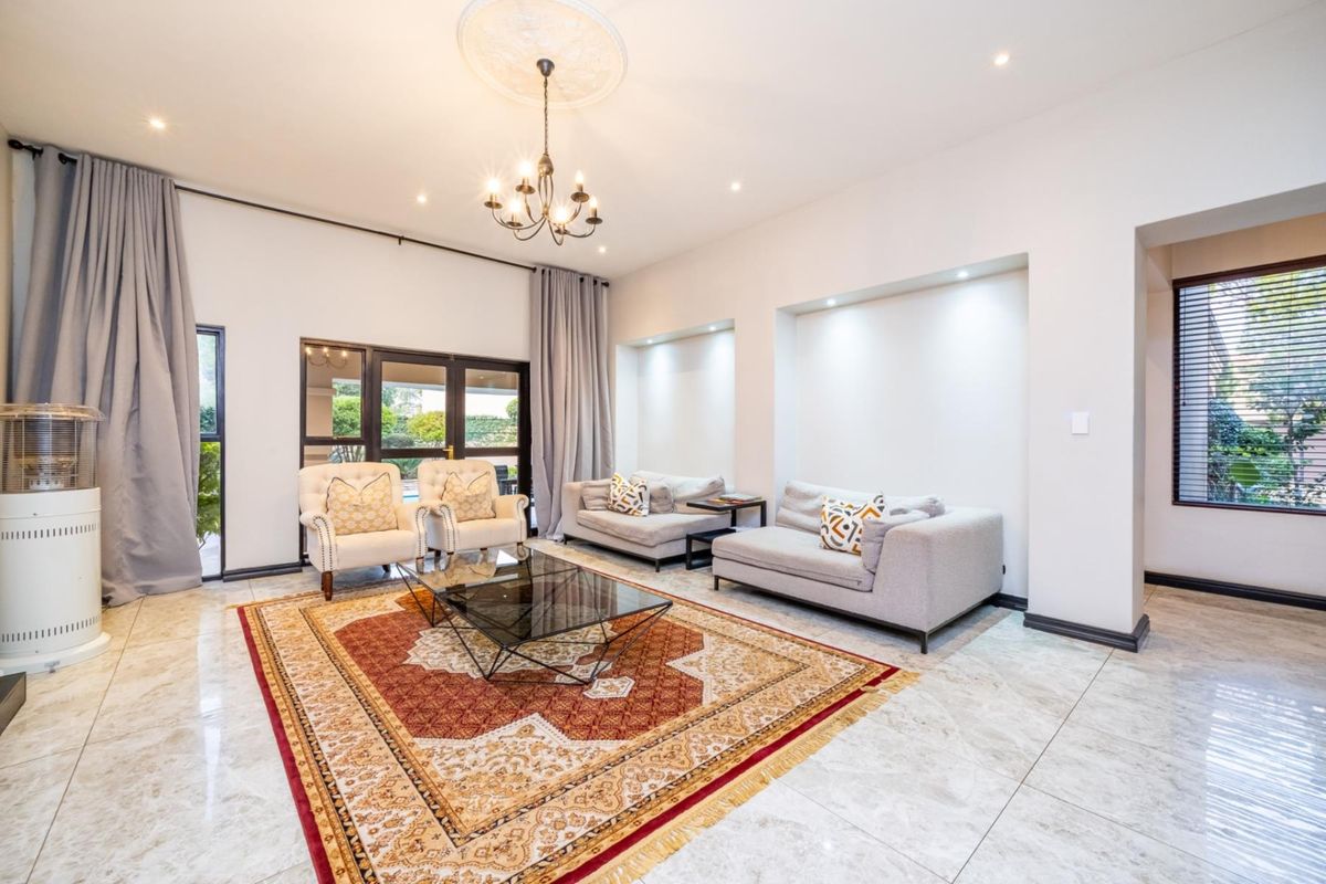 Largest Stand in the Estate | Private Family Living | Walk to Crawford - Photo 5