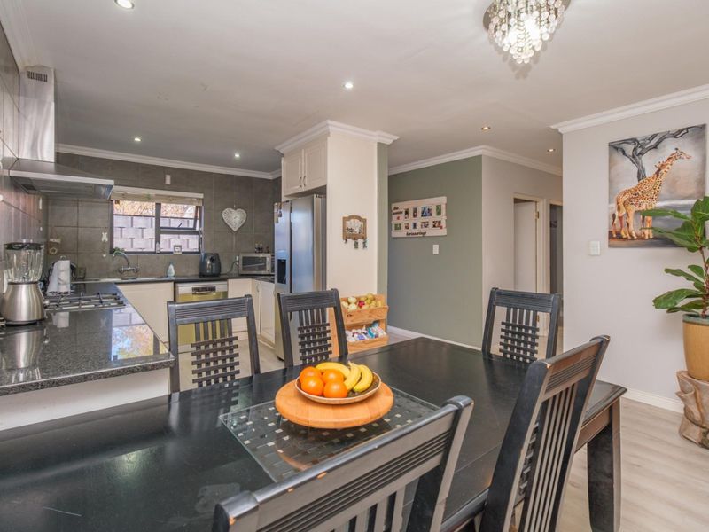 Pristine Townhouse to Rent in Featherbrooke/Homes Haven - Photo 9