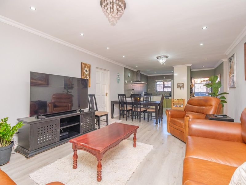 Pristine Townhouse to Rent in Featherbrooke/Homes Haven - Photo 8