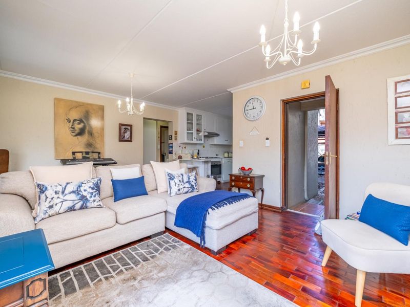 Immaculate 2 Bed 2 Bath Apartment with Lots of Cupboard Space - Photo 2