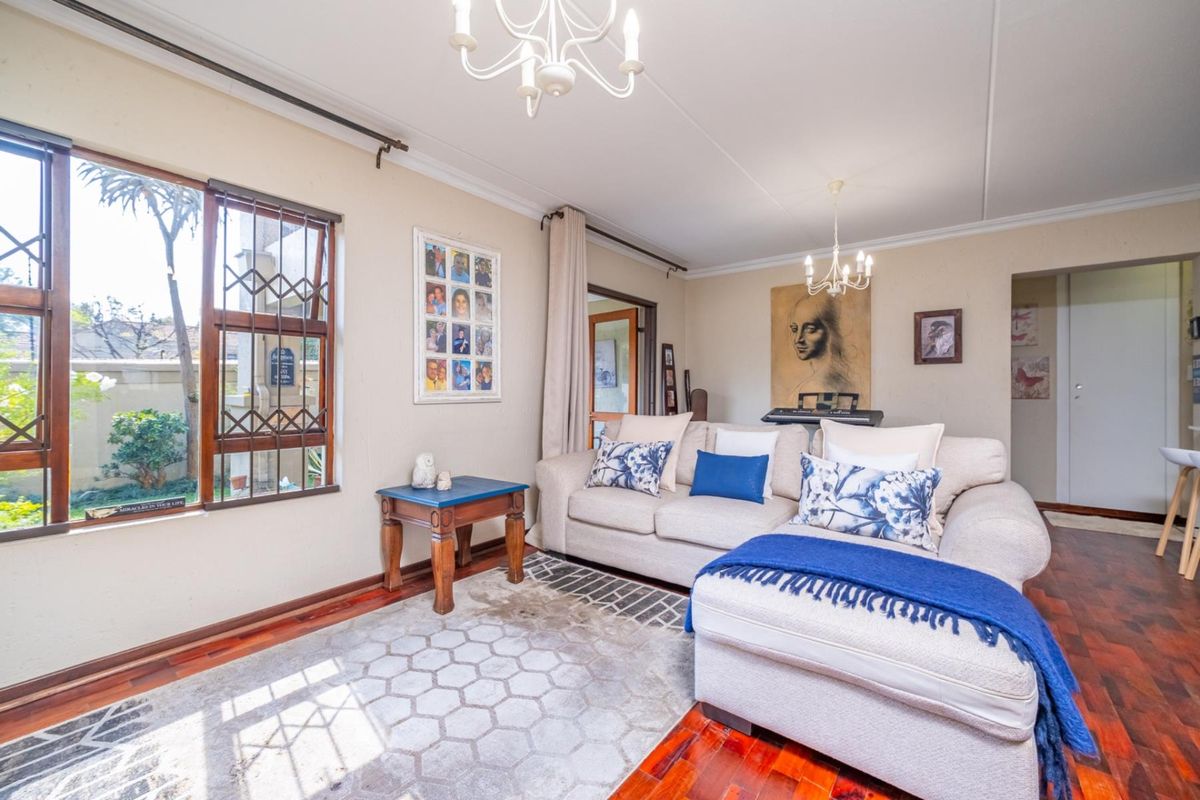 Immaculate 2 Bed 2 Bath Apartment with Lots of Cupboard Space - Photo 3