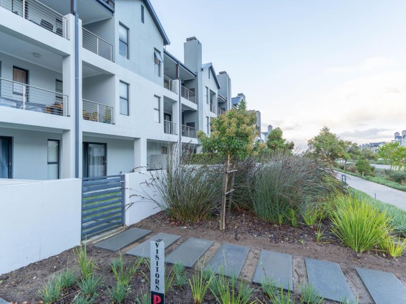 Spacious Corner Apartment with Expansive Patio in Prestigious Sitari Estate - Photo 3