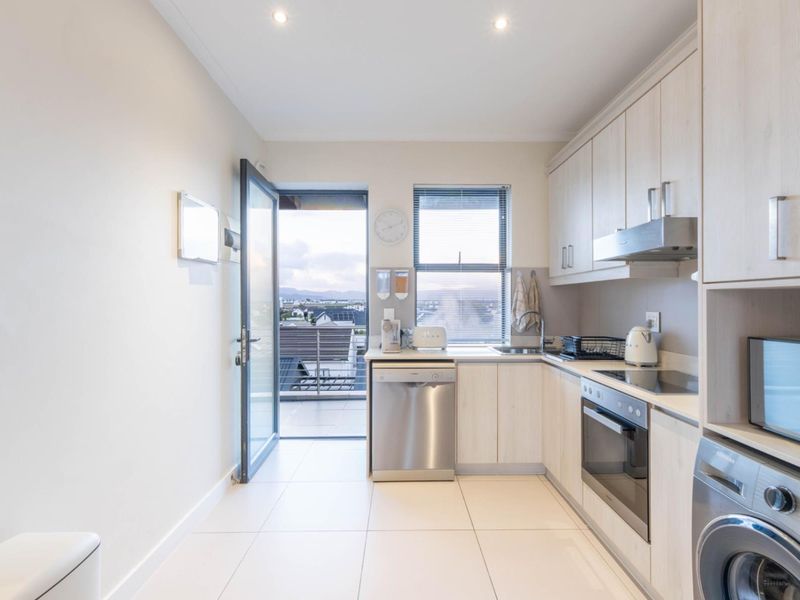Spacious Corner Apartment with Expansive Patio in Prestigious Sitari Estate - Photo 5